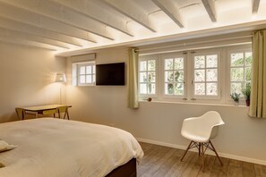 Ropa de cama de alta calidad, cubrecamas y escritorio 