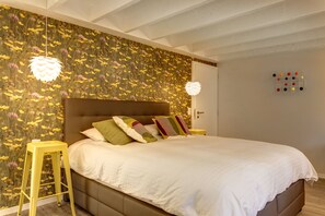 Ropa de cama de alta calidad, cubrecamas y escritorio 