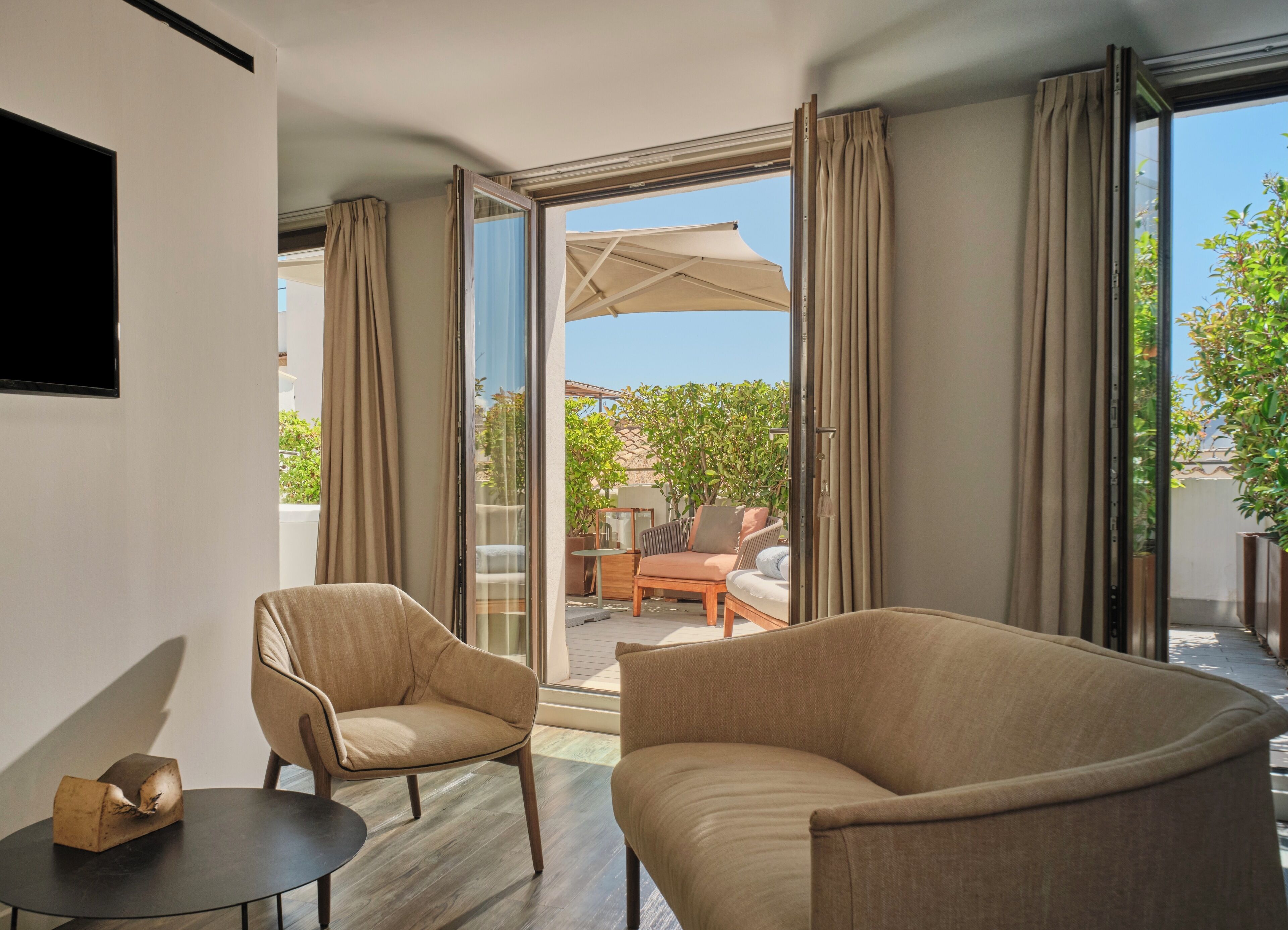 luxury suite, 1 king bed, terrace | 1 bedroom, premium bedding, minibar, in-room safe