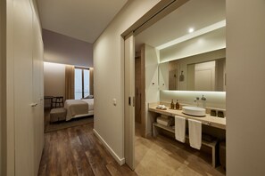 Habitación Deluxe doble, 1 cama de matrimonio grande | Ropa de cama de alta calidad, minibar, caja fuerte y cortinas opacas