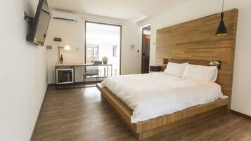 Minibar, in-room safe, individually decorated, individually furnished