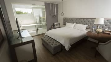 Premium Room, 1 Queen Bed, Bathtub | Minibar, in-room safe, individually decorated, individually furnished