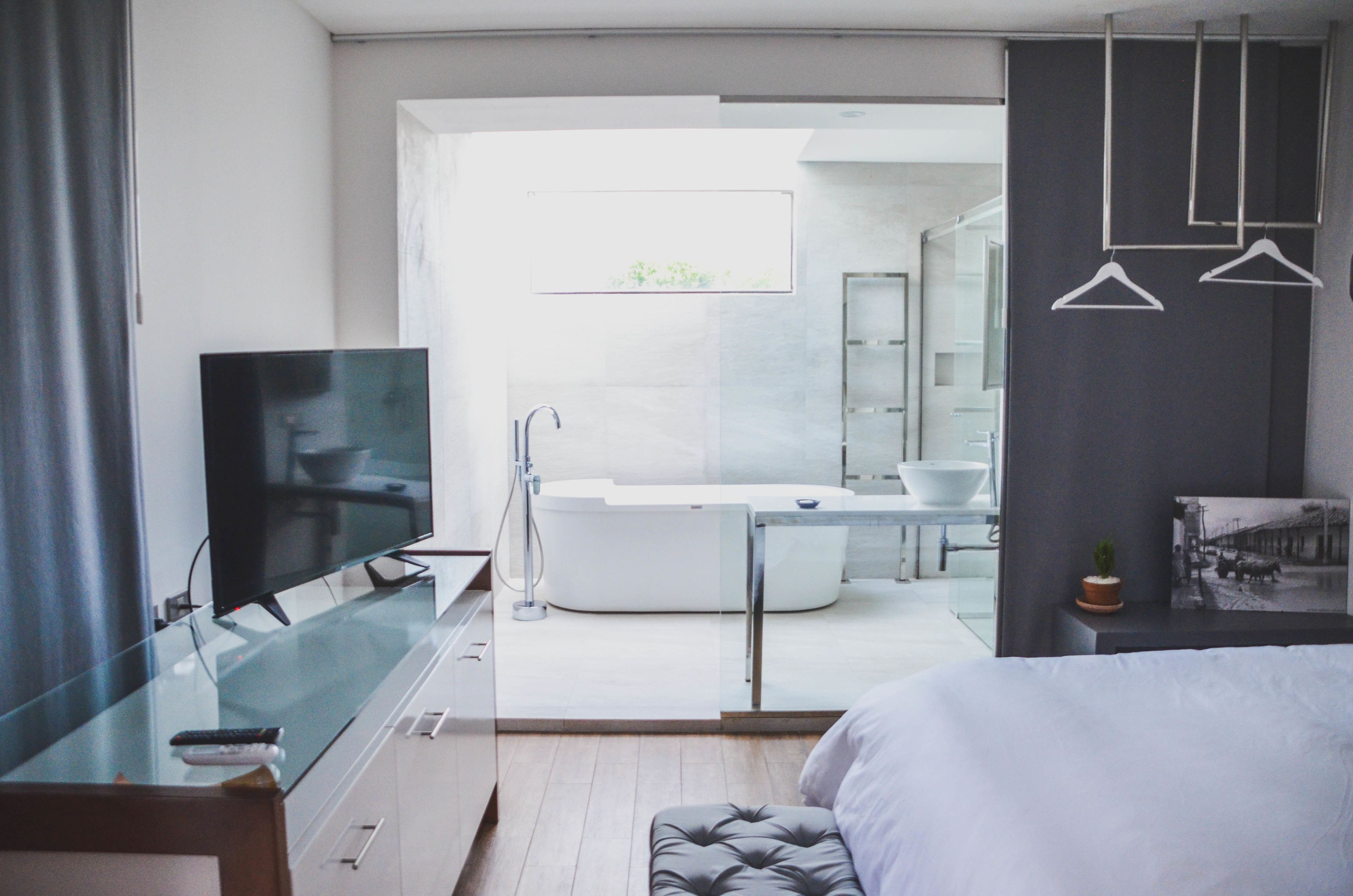 premium room, 1 queen bed, bathtub | 1 bedroom, minibar, in-room safe, individually decorated