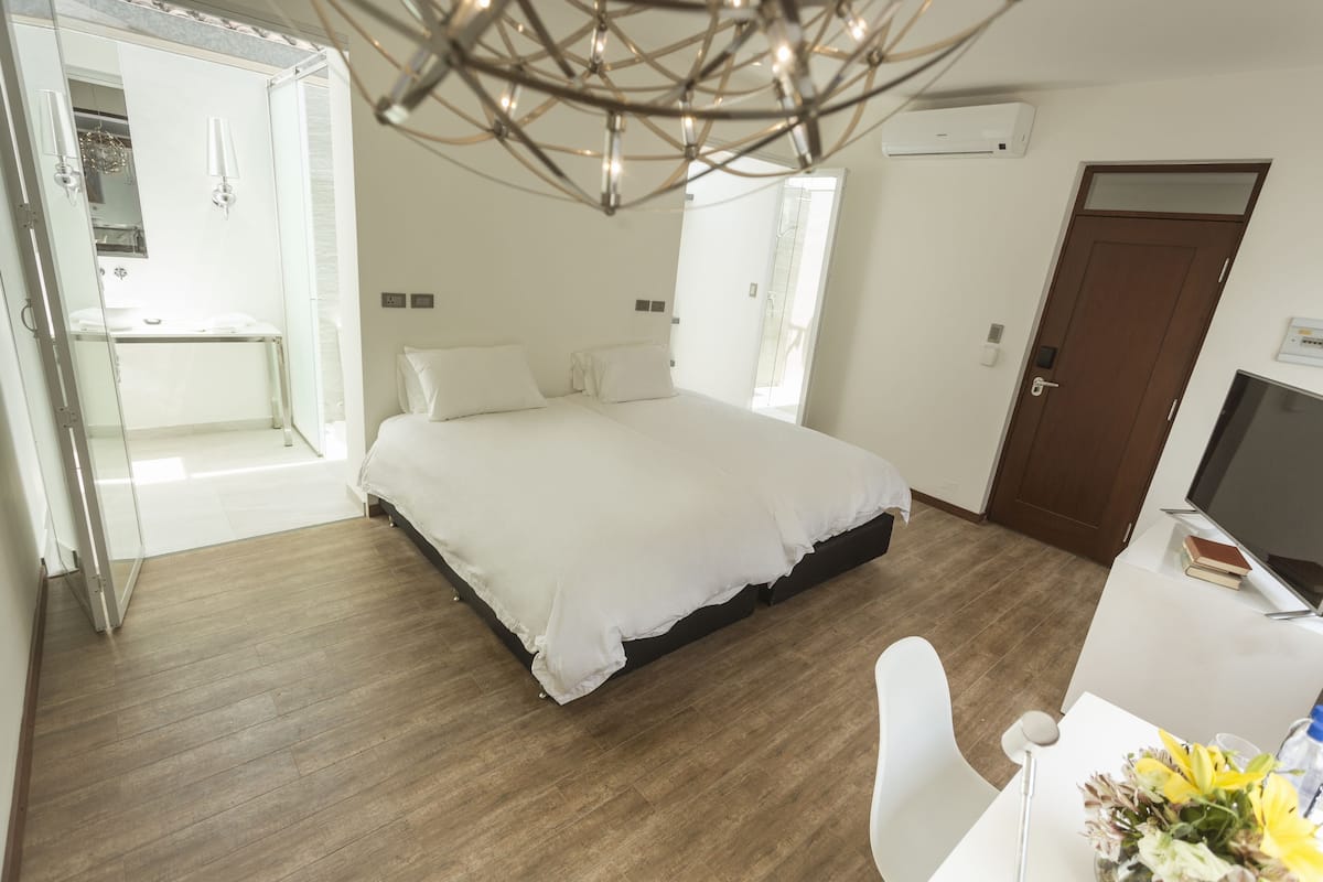 Minibar, coffres-forts dans les chambres, décoration personnalisée
