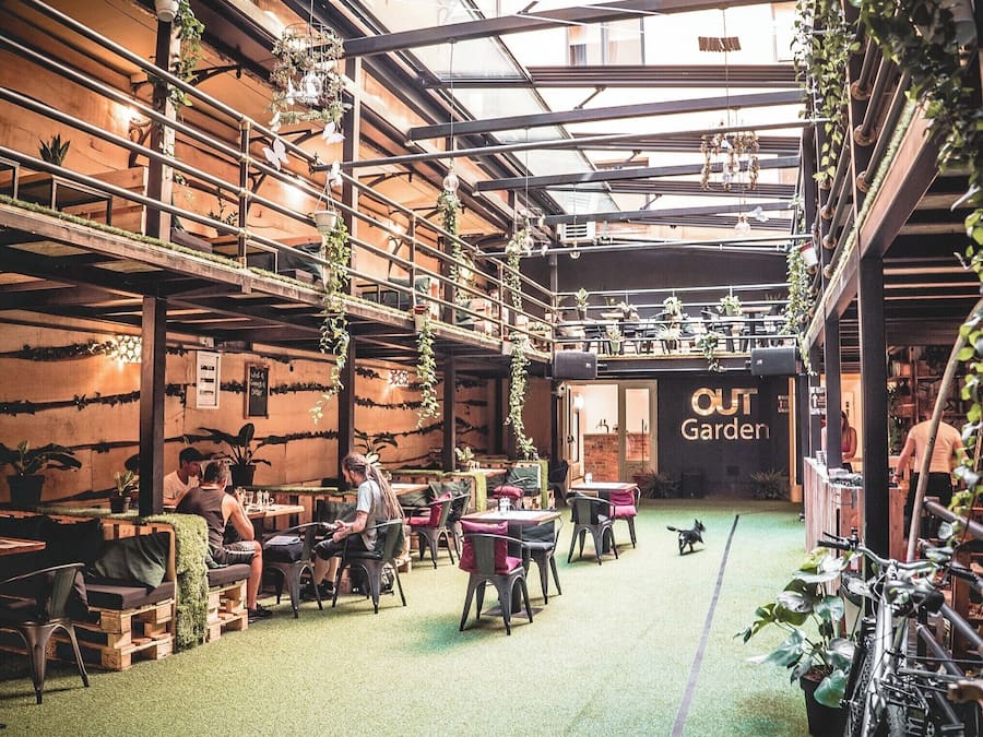 3 bars/lounges, rooftop bar