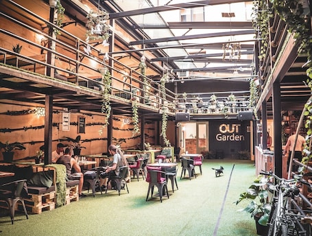 3 bares, bar en la azotea. Chillout Hostel Zagreb