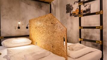 4-Bed Dormitory,Private Bathroom - 1 Bed | Desk, free WiFi, bed sheets