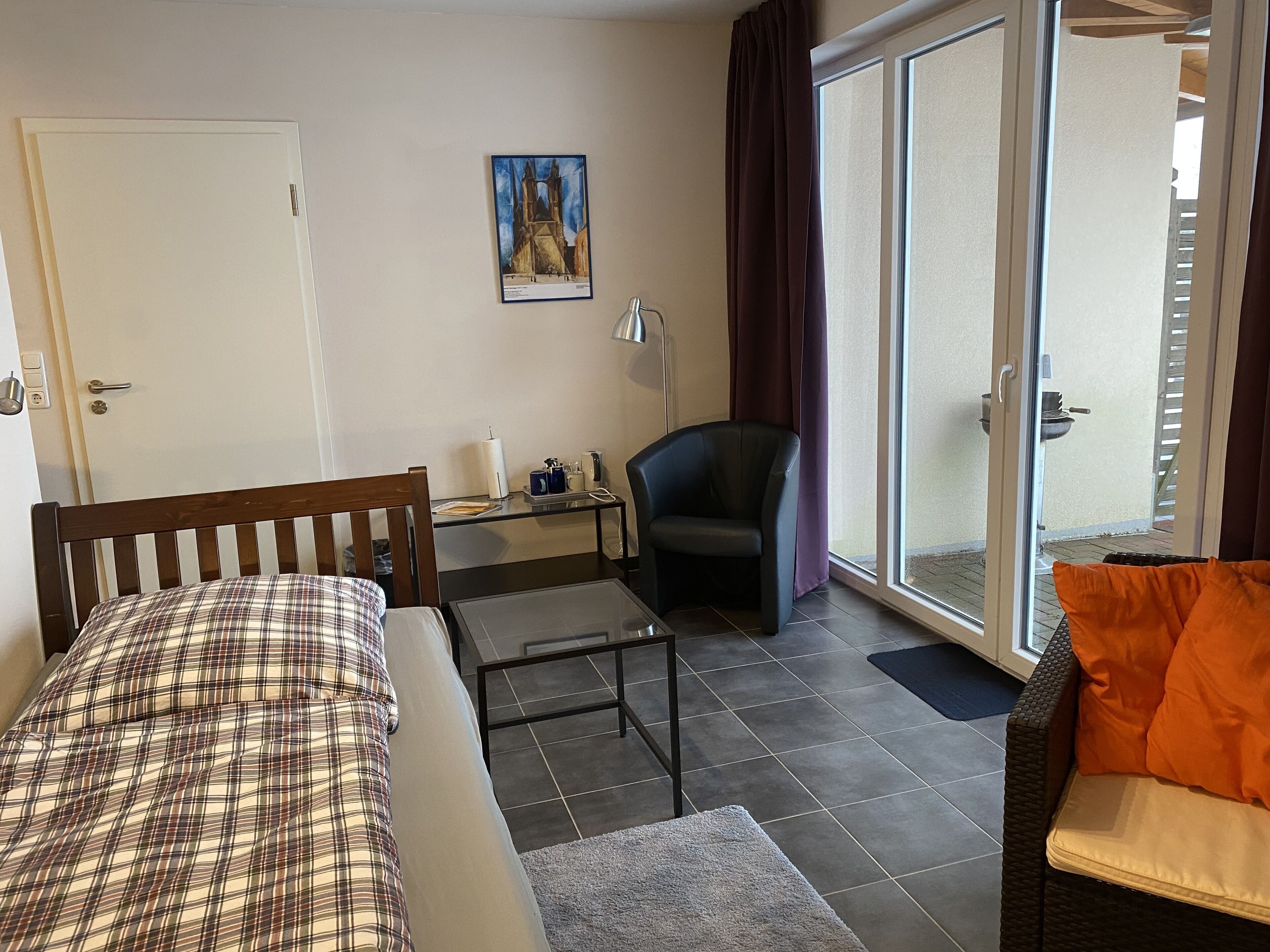 standard single room, accessible, ensuite (myrthe 24b) | 1 bedroom, hypo-allergenic bedding, free cots/infant beds, bed sheets