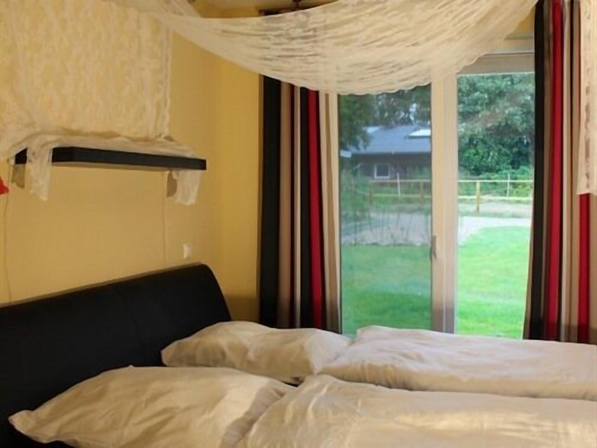 comfort apartment, ensuite (kamaahr) | 1 bedroom, hypo-allergenic bedding, free cots/infant beds, bed sheets