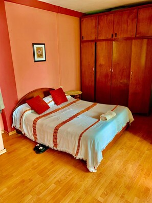 Basic Single Room, Shared Bathroom - Family Cozy Bed & Breakfast (Addis Ababa)