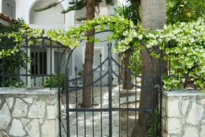 Double Room | Terrace/patio - Paradise Beach Hotel (Zakynthos)
