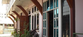 Nanda Wunn Hotel - Hostel