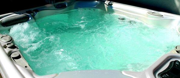 A hot tub with visible controls and a clear water surface. - Hotel Verona (Cesenatico)