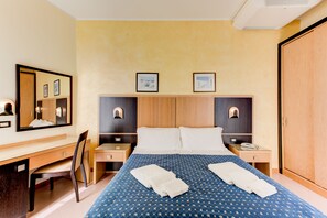 Double Room, Balcony | In-room safe, desk, free WiFi, bed sheets - Hotel Verona (Cesenatico)