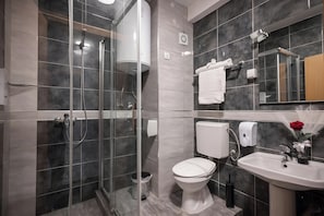 Deluxe Apartment, 1 Bedroom | Bathroom | Shower, free toiletries, hair dryer, bathrobes