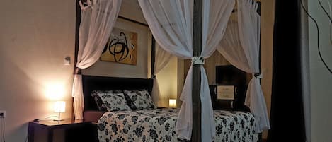 Comfort Double Room | Minibar, in-room safe, desk, iron/ironing board