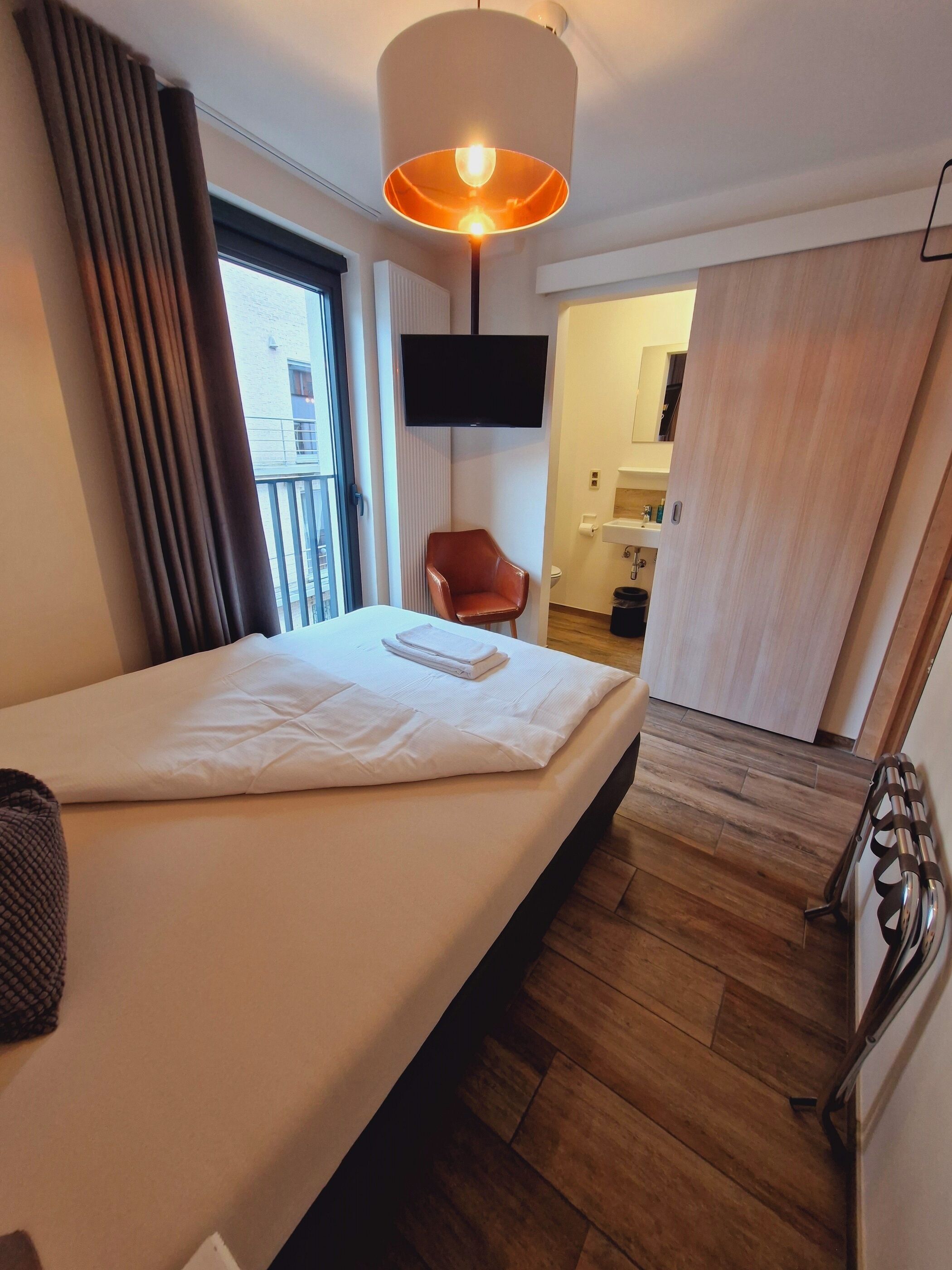 single room | iron/ironing board, free wifi