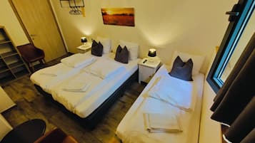 Habitación triple familiar | Tabla de planchar con plancha y wifi gratis