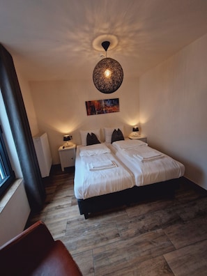 Doppelzimmer | Bügeleisen/Bügelbrett, kostenloses WLAN