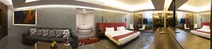Suite de lujo | Ropa de cama de alta calidad, minibar, caja fuerte y cortinas opacas