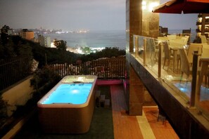 Outdoor spa tub - Hotel Xperience (Ghazir)