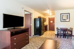Pillow-top beds, in-room safe, individually decorated - Cobblestone Hotel & Suites - Greenville (Greenville)