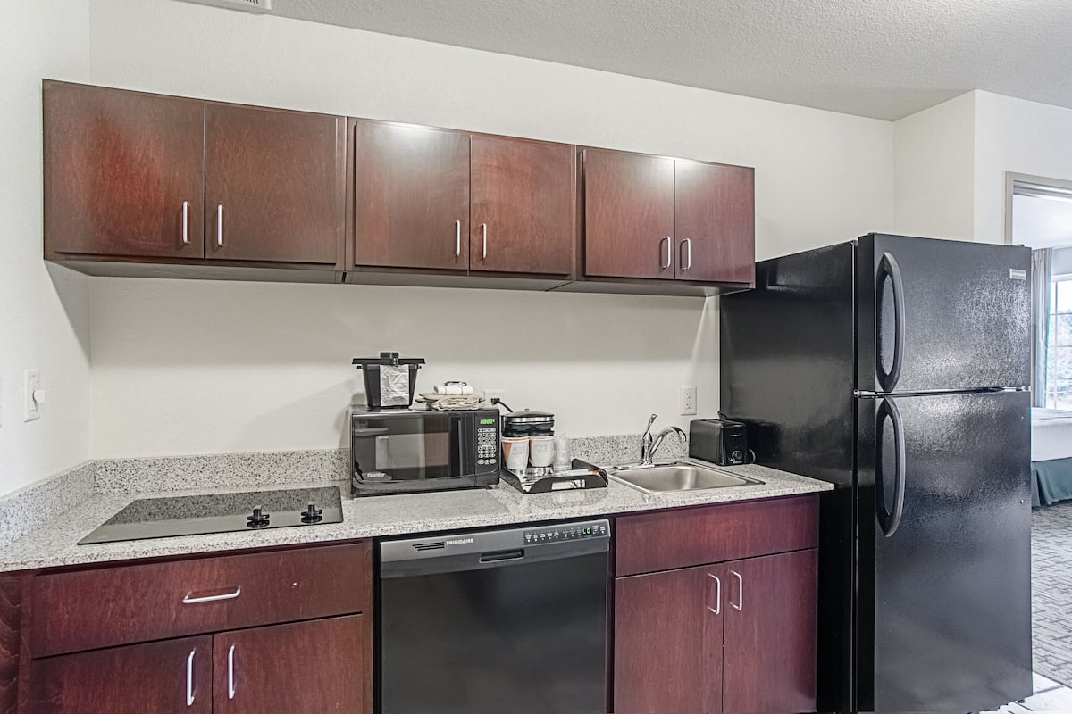 suite, 1 king bed, non smoking (extended stay) | private kitchen | fridge, microwave, coffee/tea maker