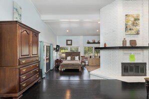 Individually decorated, individually furnished, iron/ironing board - Candlewyck Cove Resort (Grove)