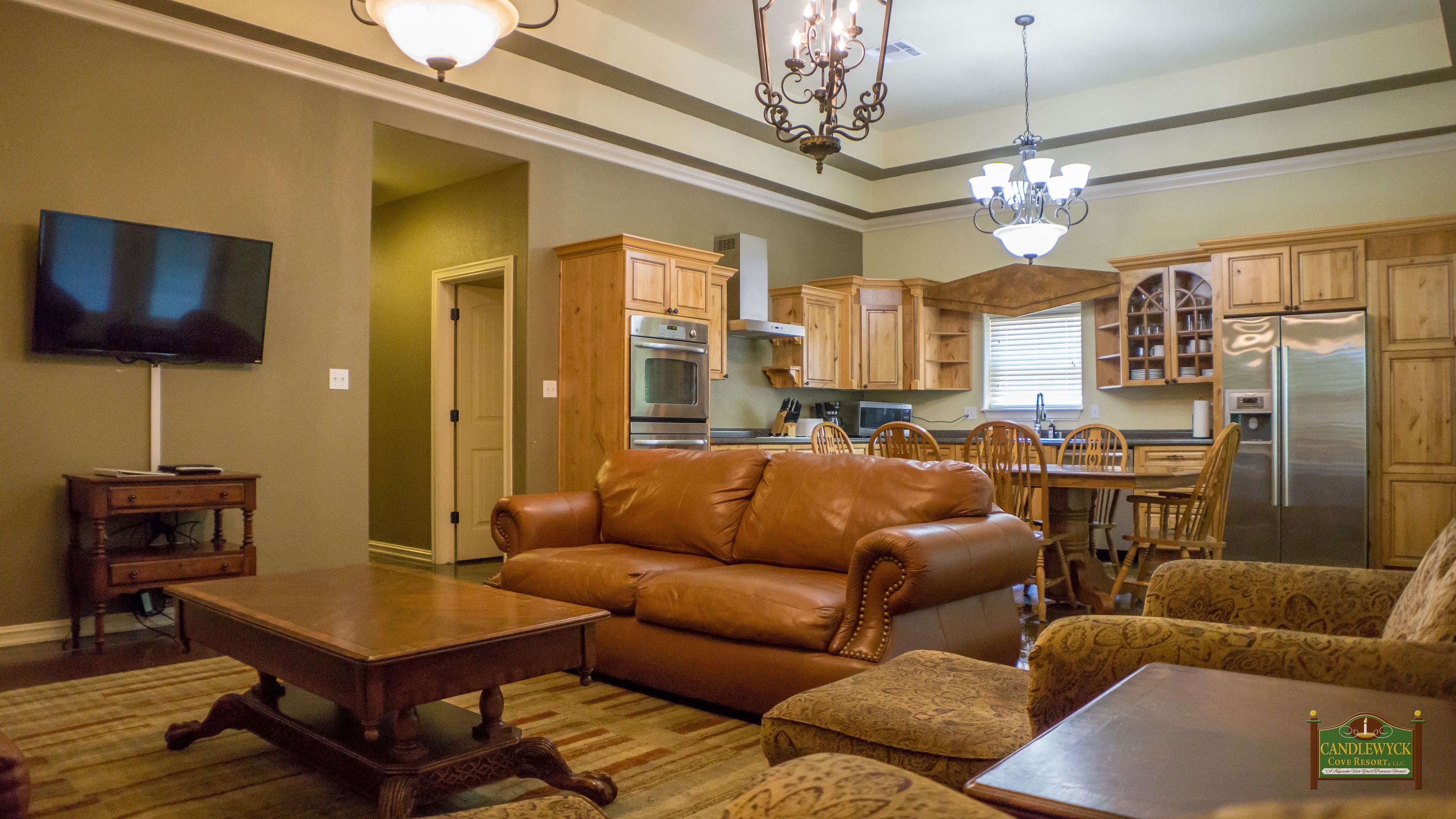 Rumah, 5 kamar tidur | Ruang keluarga | TV layar datar