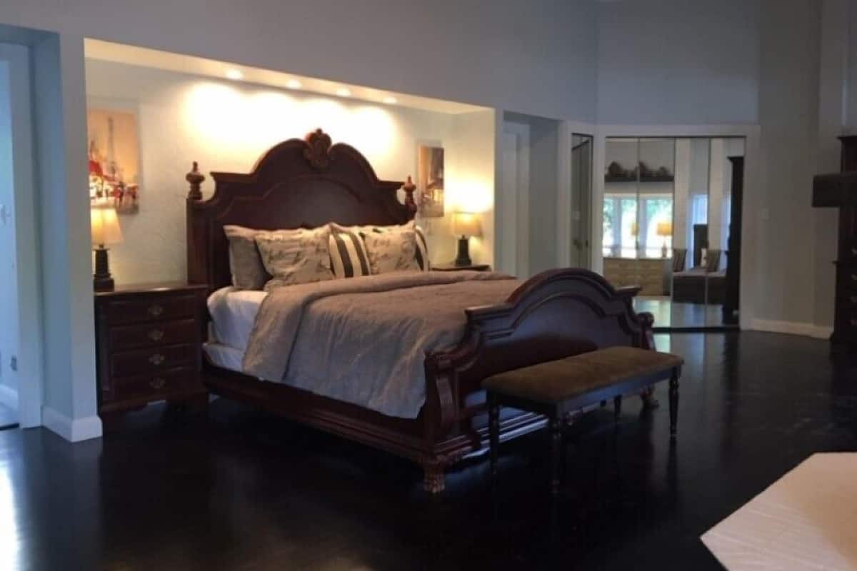 House, 3 Bedroom, 3 Bath, Lake Front