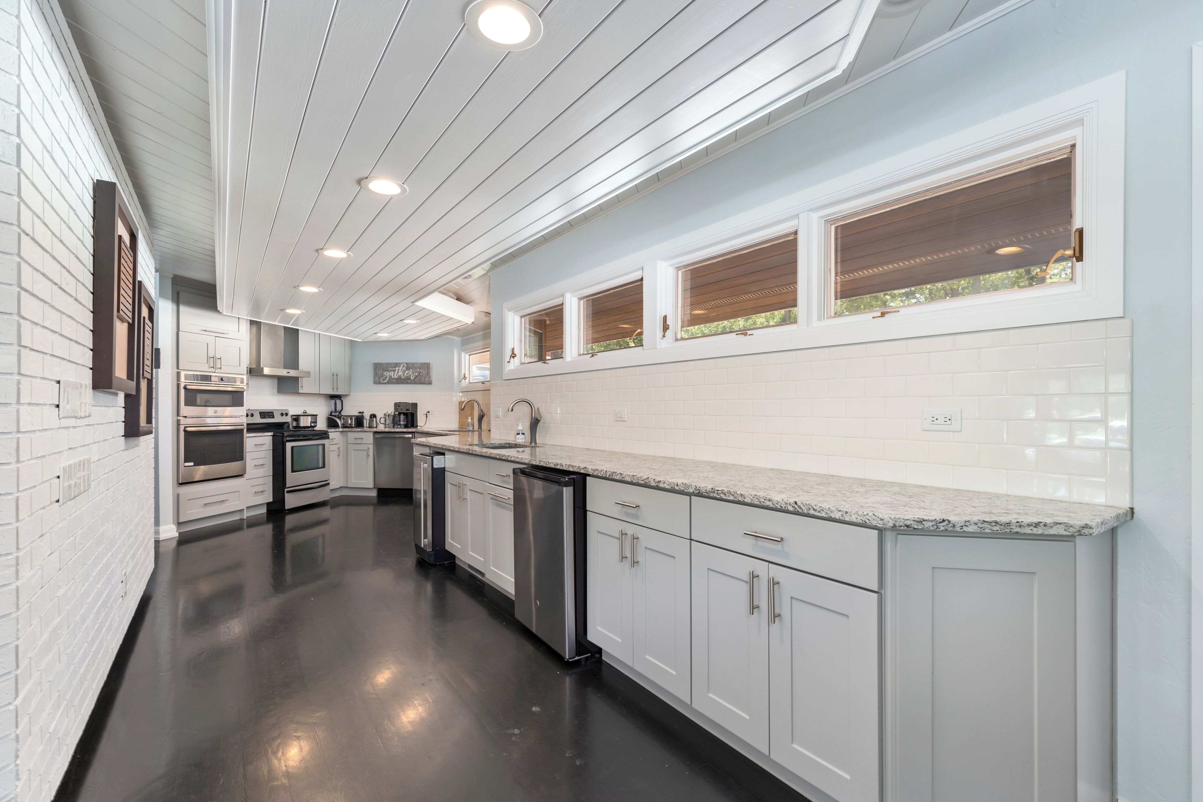 House, 3 Bedroom, 3 Bath, Lake Front | Private kitchen