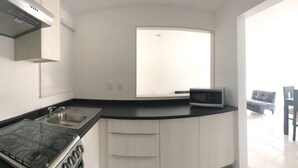 Full-size fridge, microwave, oven, stovetop - Loft Palo de Arco (Querétaro)