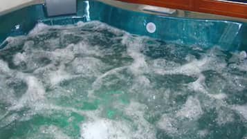 Indoor spa tub
