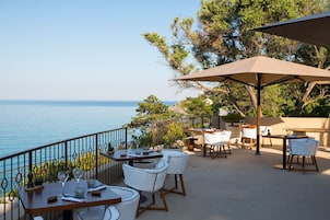 Breakfast, lunch and dinner served