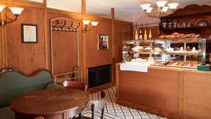 Restaurant - Ballhaus Berlin Hostel (Berlin)