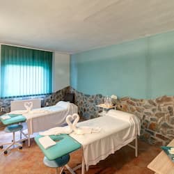 Soins corporels, soins d'aromathérapie, massages des tissus profonds