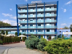 Fassade der Unterkunft – Abend/Nacht