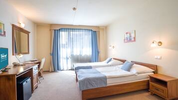 Comfort Twin Room, 1 Bedroom | 1 bedroom, minibar, in-room safe, desk