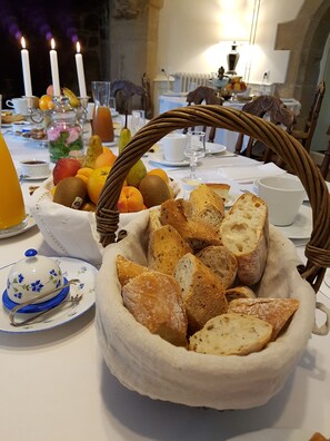 Petit déjeuner continental servi tous les jours en supplément