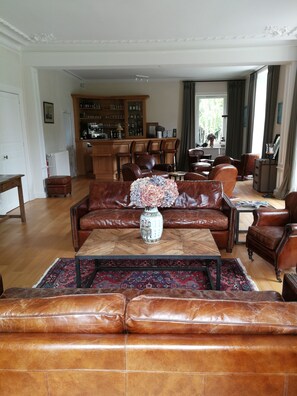 Bar (on property) - Manoir de Kergrec'h (Plougrescant)