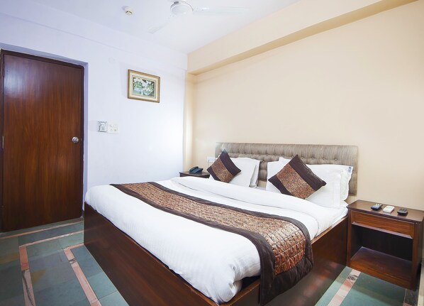 Desk, iron/ironing board, rollaway beds, free WiFi