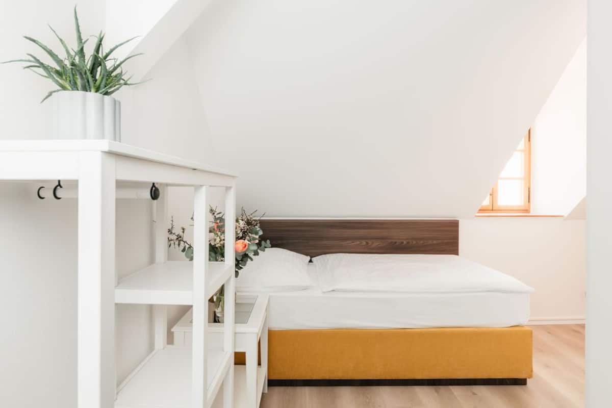 Single Room | Desk, free wired Internet, bed sheets