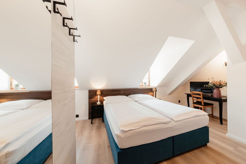 Phòng đôi cơ bản, 1 phòng ngủ | Bàn, truy cập Internet tốc độ cao (có dây) miễn phí, bộ trải giường 