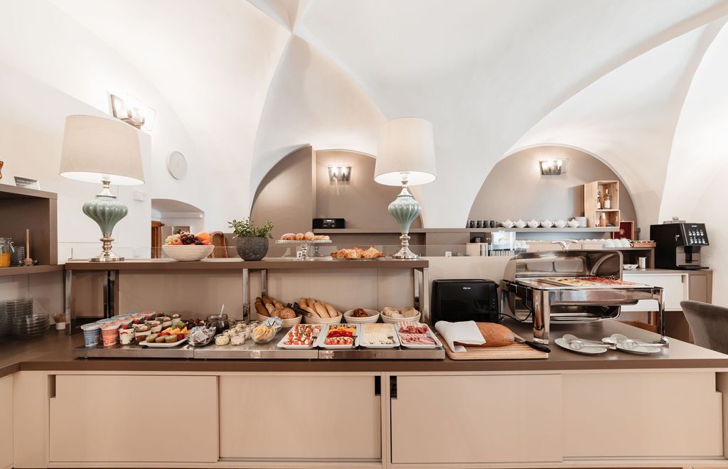 Bữa sáng kiểu Âu hàng ngày (190 CZK/mỗi người) 