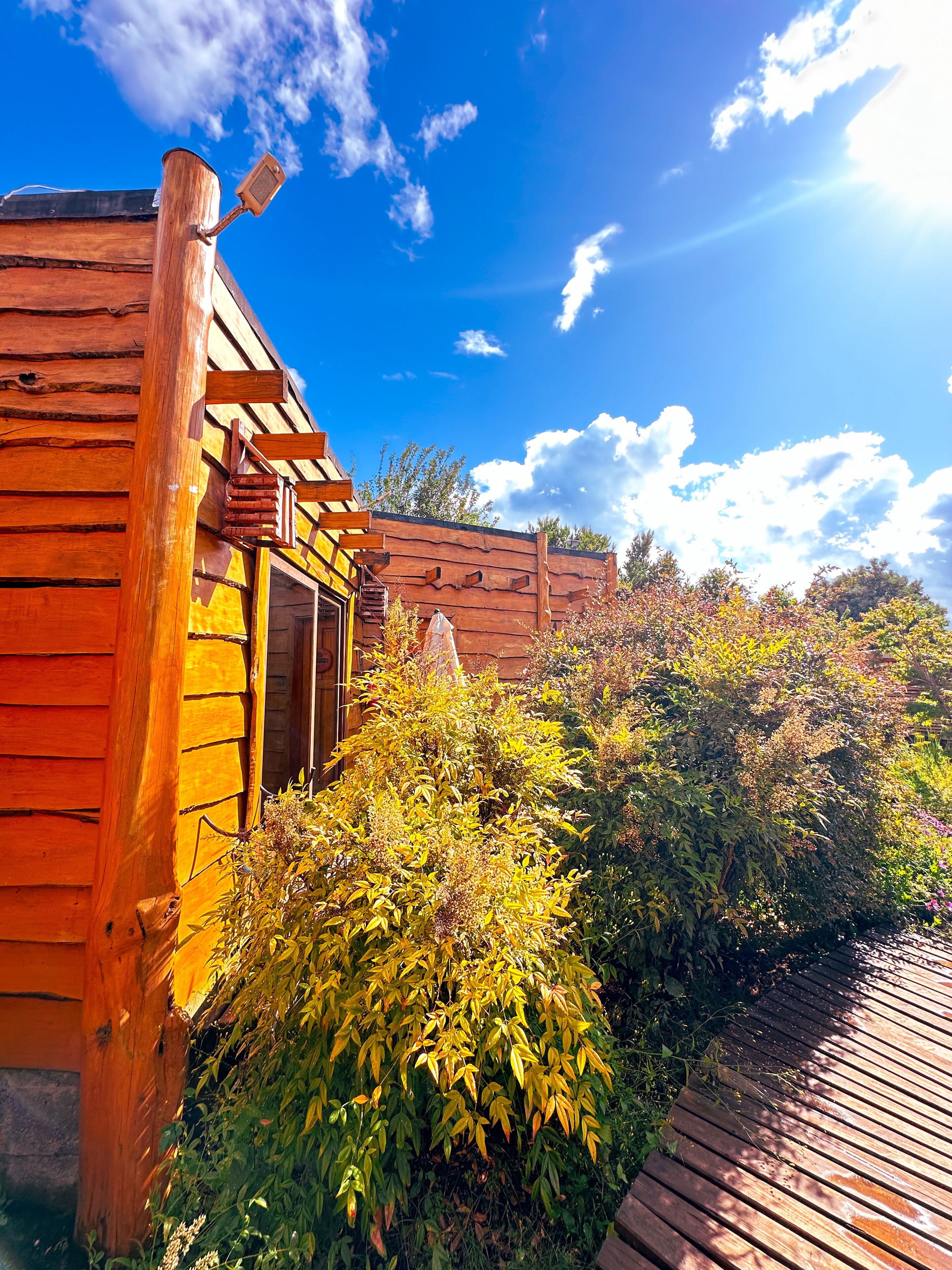 Cabaña superior, 1 habitación, no fumadores, vistas al complejo turístico | Tabla de planchar con plancha, wifi gratis, ropa de cama