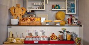 Café da manhã com buffet mediante uma taxa nos fins de semana