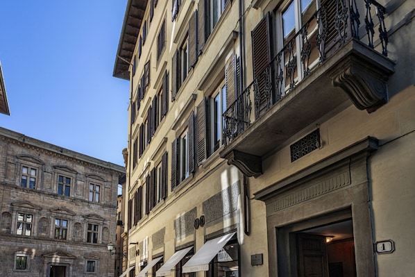 Front of property - Parione Uno (Florence)