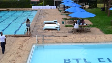 3 outdoor pools