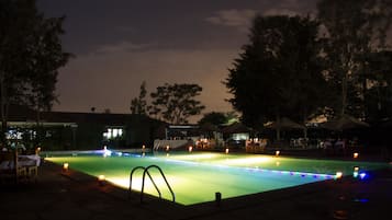 3 udendørs pools