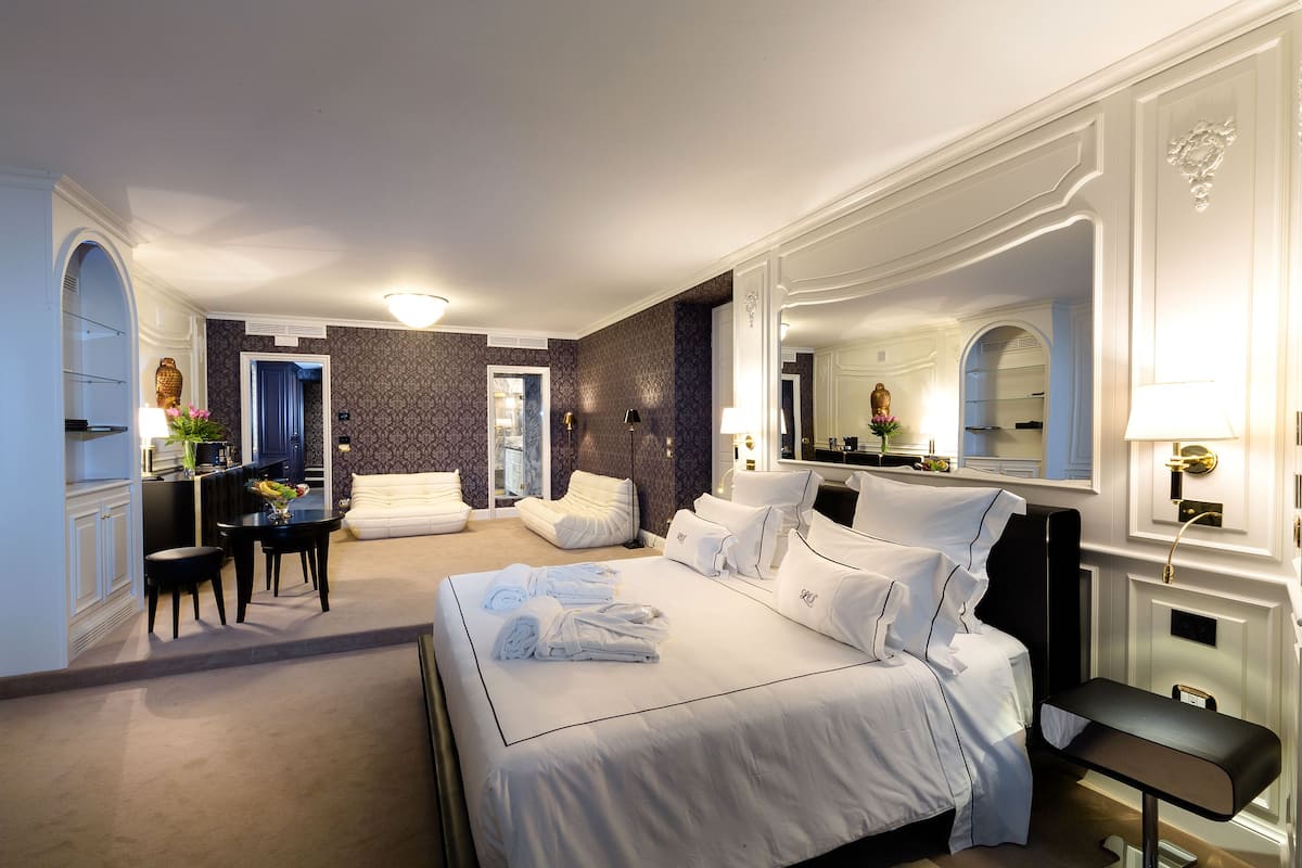 Luxury Suite, Hot Tub, Lake View (SPA) | 1 bedroom, Frette Italian sheets, premium bedding, down comforters